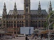 Wiener Rathausplatz macht sich für den Life Ball hübsch Wiener Rathausplatz macht sich für den Life Ball hübsch