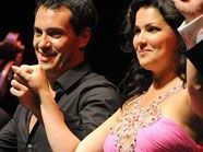 Anna Netrebko (r.) and Erwin Schrott beim Schlussapplaus Anna Netrebko (r.) and Erwin Schrott beim Schlussapplaus