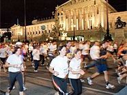 Beim Vienna Night Run 2009 nahmen bereits 14.000 Läufer teil. Beim Vienna Night Run 2009 nahmen bereits 14.000 Läufer teil.