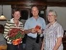 Anni Koch (r) bedankte sich im Namen des Krankenpflegevereins Mäder bei Franz Koch und Gattin Ingrid.