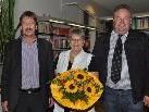 Bgm. Fritz Maierhofer (l.) und Bgm. Karl Wutschitz bedankten sich bei Agnes Spalt. Bgm. Fritz Maierhofer (l.) und Bgm. Karl Wutschitz bedankten sich bei Agnes Spalt.