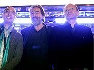 Cannes-Gewinner Apichatpong Weerasethakul, Viennale-Direktor Hans Hurch und der Schauspieler Xavier Maly vor dem Wiener Gartenbaukino Cannes-Gewinner Apichatpong Weerasethakul, Viennale-Direktor Hans Hurch und der Schauspieler Xavier Maly vor dem Wiener Gartenbaukino