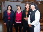 Manuela Hack, Gabriele Nußbaumer und Bernadette Mennel mit Sr. Äbtissin Hildegard Brem bei der Gründungsversammlung des Freundeskreises. Manuela Hack, Gabriele Nußbaumer und Bernadette Mennel mit Sr. Äbtissin Hildegard Brem bei der Gründungsversammlung des Freundeskreises.