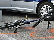 Die Radfahrerin musste ins Spital gebracht werden und schwebt in Lebensgefahr. Die Radfahrerin musste ins Spital gebracht werden und schwebt in Lebensgefahr.