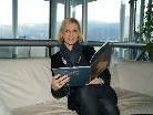 Anna Claudia Strolz mit ihrem Buch "Angelika Kauffmann für Kinderaugen" Anna Claudia Strolz mit ihrem Buch "Angelika Kauffmann für Kinderaugen"