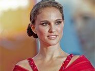 Blickt einer Zukunft zu dritt entgegen: Natalie Portman. Blickt einer Zukunft zu dritt entgegen: Natalie Portman.