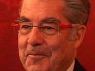 Bundespräsident Heinz Fischer mit einem der neuen Brillenmodelle. Bundespräsident Heinz Fischer mit einem der neuen Brillenmodelle.