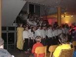 D. Schulchor unter der Leitung von M.Schwärzler und M.Blank sorgte für weihnachtliche Lieder D. Schulchor unter der Leitung von M.Schwärzler und M.Blank sorgte für weihnachtliche Lieder