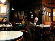 Durchs Café Hawelka konnten bald wieder Rauchschwaden ziehen. Durchs Café Hawelka konnten bald wieder Rauchschwaden ziehen.