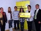 Kundenbetreuer Peter Angermayer, Gasovic Zaklina, Bersales Loyd, Bergmann Tanja, Wilfling Brigitte (Kinder-Krebs-Hilfe) und Raika Chef Kurt Schmutzer Kundenbetreuer Peter Angermayer, Gasovic Zaklina, Bersales Loyd, Bergmann Tanja, Wilfling Brigitte (Kinder-Krebs-Hilfe) und Raika Chef Kurt Schmutzer