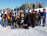 Die Gruppe blinder und sehbehinderter Wintersportwochenteilnehmer mit ihren BegleiterInnen. Die Gruppe blinder und sehbehinderter Wintersportwochenteilnehmer mit ihren BegleiterInnen.