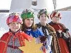 Die Sternsinger verkünden die Weihnachtsbotschaft und sammeln für notleidende Mitmenschen in der Dritten Welt. Die Sternsinger verkünden die Weihnachtsbotschaft und sammeln für notleidende Mitmenschen in der Dritten Welt.