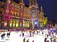 Die größte mobile Eislaufbahn der Welt vor dem Rathaus Die größte mobile Eislaufbahn der Welt vor dem Rathaus