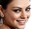 Mila Kunis wird noch heute auf ihre Zusammenarbeit mit Angelina Jolie angesprochen. Mila Kunis wird noch heute auf ihre Zusammenarbeit mit Angelina Jolie angesprochen.