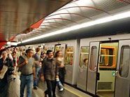 Schrecksekunden für einen Fahrgast der Linie U1: Sein Fuß blieb in der Tür stecken Schrecksekunden für einen Fahrgast der Linie U1: Sein Fuß blieb in der Tür stecken