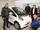 Bei der Fahrzeugübernahme im Autohaus Bickel in Schlins. Bei der Fahrzeugübernahme im Autohaus Bickel in Schlins.