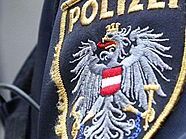 Dank des Kaufhausdetektivs konnte die Polizei den C&A-Räuber festnehmen. Dank des Kaufhausdetektivs konnte die Polizei den C&A-Räuber festnehmen.