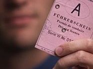 Der Wiener hatte bei der Verkehrskontrolle in Bayern alle Dokumente. Außer einem Führerschein. Der Wiener hatte bei der Verkehrskontrolle in Bayern alle Dokumente. Außer einem Führerschein.