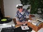 Oldie-DJ Karl-Heinz beim "Ma hilft"-Faschingskränzle in Aktion. Oldie-DJ Karl-Heinz beim "Ma hilft"-Faschingskränzle in Aktion.