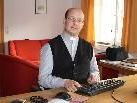 Pfarrer Hubert Ratz freut sich auf interessierte Teilnehmer am Glaubensseminar Pfarrer Hubert Ratz freut sich auf interessierte Teilnehmer am Glaubensseminar