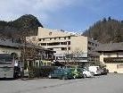 Blick vom Cresta-Parkplatz auf das Tschaggunser Gemeindezentrum, welches im "Haus Piz Buin" untergebracht ist. Blick vom Cresta-Parkplatz auf das Tschaggunser Gemeindezentrum, welches im "Haus Piz Buin" untergebracht ist.