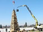 Der Schwefler Funken wird traditionell in Spältabauweise errichtet. Der Schwefler Funken wird traditionell in Spältabauweise errichtet.
