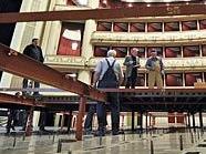 Die Staatsoper wird für den Opernball umgebaut.