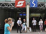 Die Störungen am Bahnhof Wien-Mitte lassen die Gemüter der Fahrgäste hochgehen. Die Störungen am Bahnhof Wien-Mitte lassen die Gemüter der Fahrgäste hochgehen.