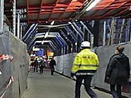 Die abgesengte Stütze am Bahnhof Wien-Mitte wird heute gestützt. Die abgesengte Stütze am Bahnhof Wien-Mitte wird heute gestützt.