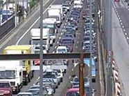 Ein Hubschraubereinsatz sorgte für einen kilometerlangen Stau auf der A23. Ein Hubschraubereinsatz sorgte für einen kilometerlangen Stau auf der A23.