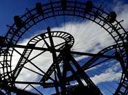 Ein Mann wurde vor dem Riesenrad schwer verletzt. Ein Mann wurde vor dem Riesenrad schwer verletzt.