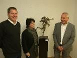 Gerry Mayer (links) mit dem Galeristenehepaar Dolores und Werner Gamper in der Galerie Altesse in Nendeln. Gerry Mayer (links) mit dem Galeristenehepaar Dolores und Werner Gamper in der Galerie Altesse in Nendeln.
