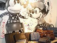 In Yoshi's Corner gibt es echte Warhols zu bestaunen und zu kaufen. In Yoshi's Corner gibt es echte Warhols zu bestaunen und zu kaufen.