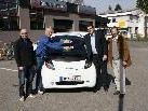 v.l. Markus Gritschacher und Abana Akin (GS Autohaus Hard), Bgm. Köhlmeier, Umwelt-GR Ing. Peter Bildstein v.l. Markus Gritschacher und Abana Akin (GS Autohaus Hard), Bgm. Köhlmeier, Umwelt-GR Ing. Peter Bildstein