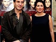 Anna Netrebko und Erwin Schrott werden mit Jonas Kaufmann auftreten. Anna Netrebko und Erwin Schrott werden mit Jonas Kaufmann auftreten.