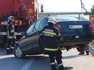Die Feuerwehr rückte mit einem Kranwagen vor. Die Feuerwehr rückte mit einem Kranwagen vor.