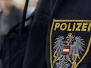 Die Polizei konnte den Verdächtigen noch am Tatort festnehmen. Die Polizei konnte den Verdächtigen noch am Tatort festnehmen.