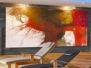Die Werke von Hermann Nitsch im Krallerhof sollen für eine meditative Stimmung sorgen. Die Werke von Hermann Nitsch im Krallerhof sollen für eine meditative Stimmung sorgen.