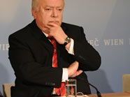 Michael Häupl bietet Sebastian Kurz die Kooperation an. Michael Häupl bietet Sebastian Kurz die Kooperation an.