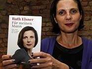 Ruth Elsner präsentiert ihre Abrechnung mit der Justiz. Ruth Elsner präsentiert ihre Abrechnung mit der Justiz.