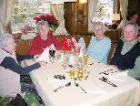 Senioren treffen sich am Donnerstag in gemütlicher Runde zum gemeinsamen Mittagessen.