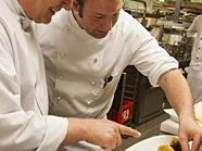 Alle vier Küchenchefs der Österreichischen Sacher-Häuser kochten gemeinsam in Wien auf.? Alle vier Küchenchefs der Österreichischen Sacher-Häuser kochten gemeinsam in Wien auf.?