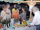 Am Bauernmarkt in Tschagguns sind auch Weine aus St. Margarethen im Burgenland erhältlich. Am Bauernmarkt in Tschagguns sind auch Weine aus St. Margarethen im Burgenland erhältlich.