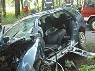Das Wrack des PKWs nach dem Unfall. Das Wrack des PKWs nach dem Unfall.