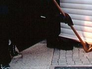 Der Einbrecher wurde von einer 32-jährigen Frau bemerkt. Der Einbrecher wurde von einer 32-jährigen Frau bemerkt.