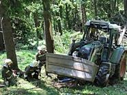Der Lenker dieses Traktors hatte keine Chance. Der Lenker dieses Traktors hatte keine Chance.