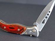 Eine 19-Jähriger wurde von fünf Männern mit einem Messer bedroht und ausgeraubt. Eine 19-Jähriger wurde von fünf Männern mit einem Messer bedroht und ausgeraubt.