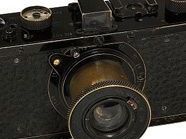 Für 1,32 Mio. Euro wurde eine Vorserien-Leica aus dem Jahr 1923 verkauft. Für 1,32 Mio. Euro wurde eine Vorserien-Leica aus dem Jahr 1923 verkauft.