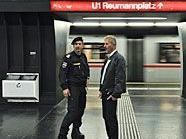 In der U-Bahnstation Krieua versuchte ein Drogenpärchen an Geld zu kommen.