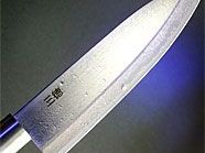 Mit einem Küchenmesser bewaffnet wollte ein 27-Jähriger eine Bankfiliale überfallen. Mit einem Küchenmesser bewaffnet wollte ein 27-Jähriger eine Bankfiliale überfallen.